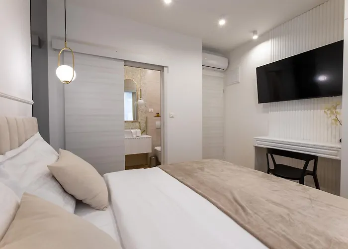 Palace Luxury Suites